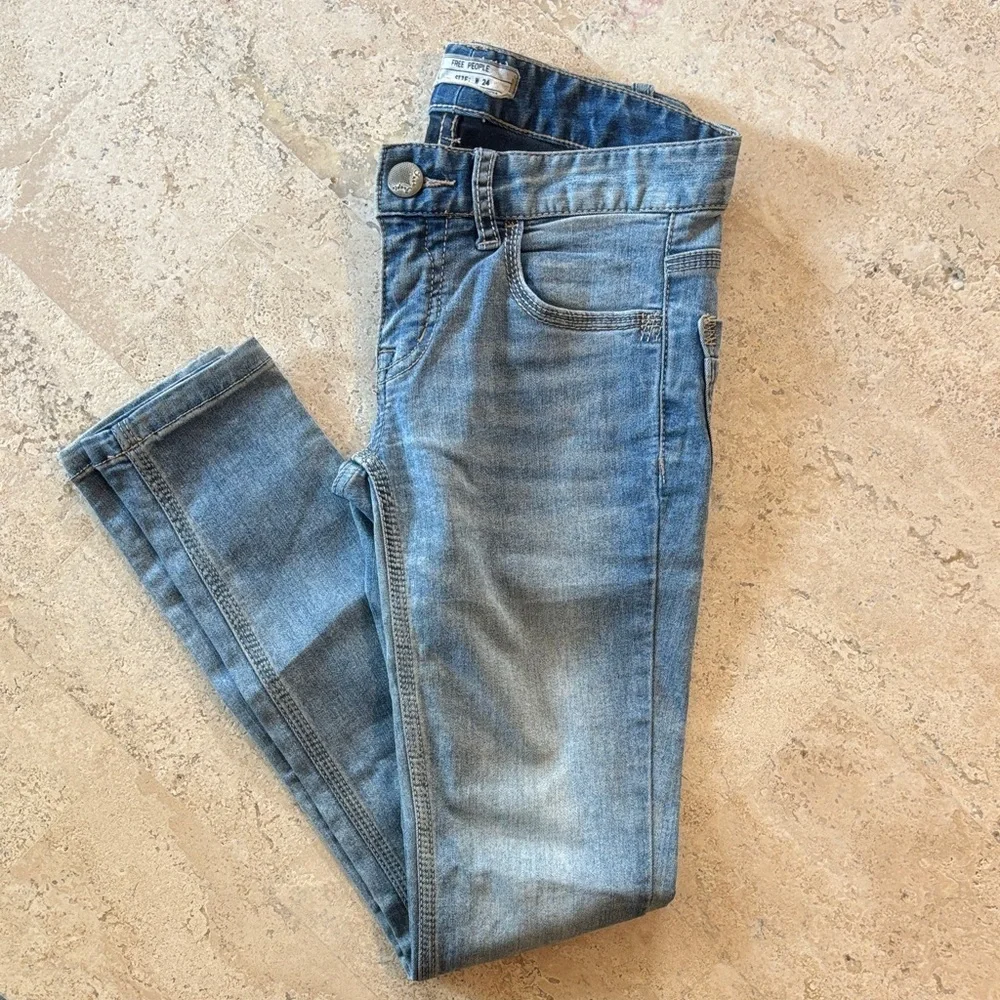 Free People size 24 Stylish Blue Denim Jeans‎ with chunky pockets